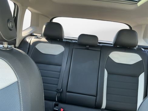 Certified 2025 Volkswagen Taos SEL w/ Black Wheel Plus Package image 15