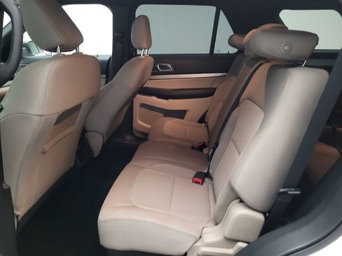 Used 2018 Ford Explorer XLT FWD image 18