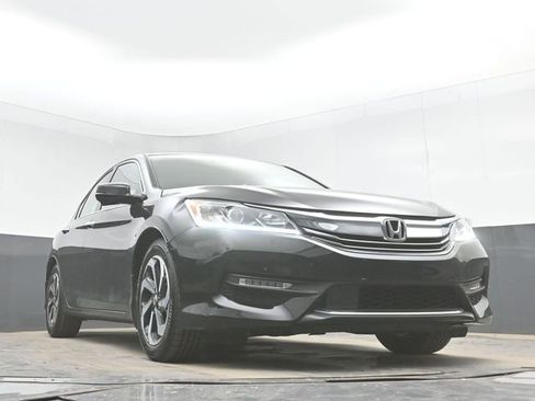 Used 2017 Honda Accord EX-L image 41