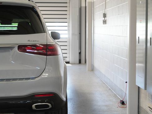 Used 2024 Mercedes-Benz GLS 450 4MATIC image 10