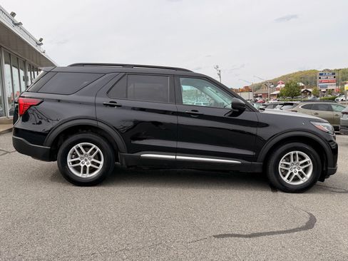 Used 2025 Ford Explorer Active AWD/4WD image 8