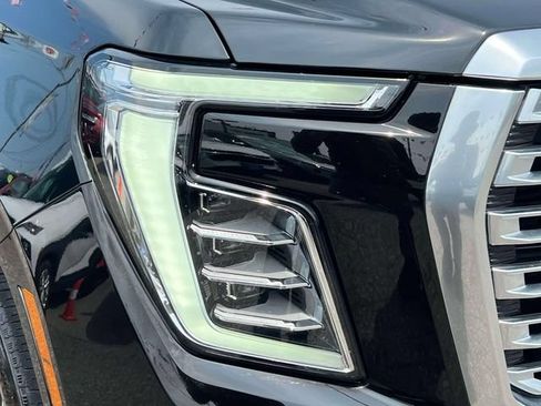 Used 2025 GMC Yukon XL Denali AWD/4WD image 10