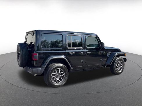 Used 2025 Jeep Wrangler Unlimited Sahara AWD/4WD image 12