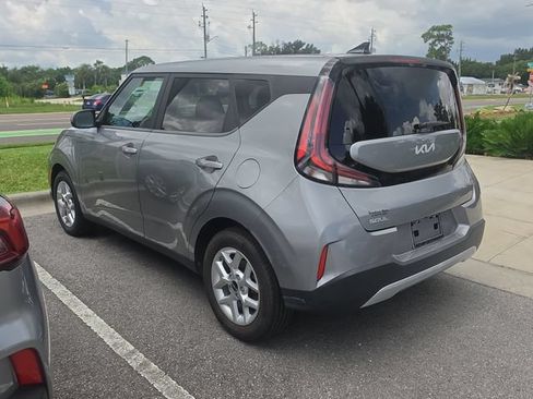 Used 2023 Kia Soul LX w/ LX Technology Package FWD image 4