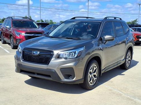 Used 2019 Subaru Forester Premium w/ All-Weather Package AWD/4WD image 3