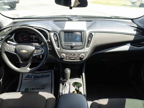 Used 2018 Chevrolet Malibu LS w/ LPO, Convenience Package 2 FWD image 16