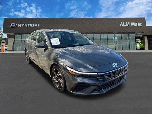 Used 2025 Hyundai Elantra SEL w/ Cargo Package image 3