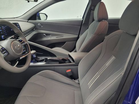 Used 2023 Hyundai Elantra SEL image 17
