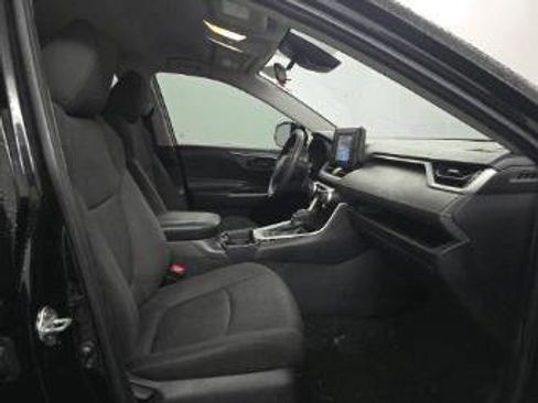 Used 2020 Toyota RAV4 LE image 18