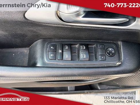 Used 2018 Chrysler Pacifica Touring Plus w/ S Appearance Package FWD image 16