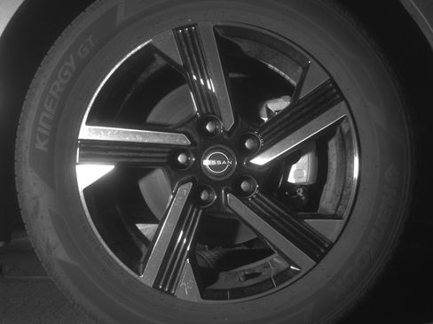 Used 2025 Nissan Sentra SV image 13