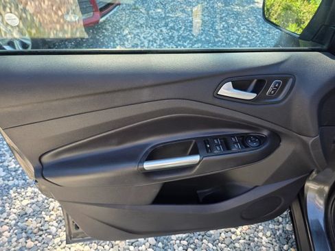 Used 2017 Ford Escape SE w/ Equipment Group 201A FWD image 11