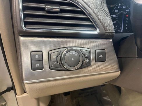 Used 2013 Lincoln MKX AWD image 22