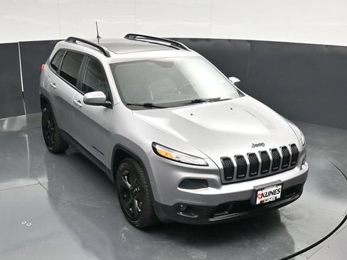 Used 2017 Jeep Cherokee High Altitude AWD/4WD image 47