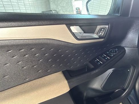 Used 2020 Ford Escape SE FWD image 13