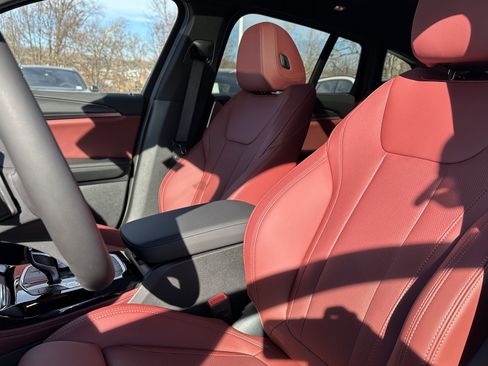 Used 2025 BMW X4 xDrive30i w/ Premium Package image 16