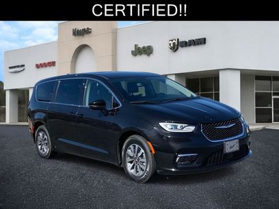 Certified 2023 Chrysler Pacifica Touring-L