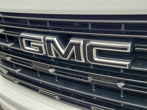 Used 2024 GMC Sierra 1500 Elevation image 28