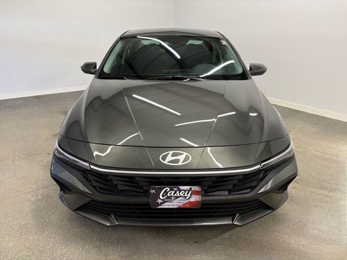 Used 2025 Hyundai Elantra SE image 7