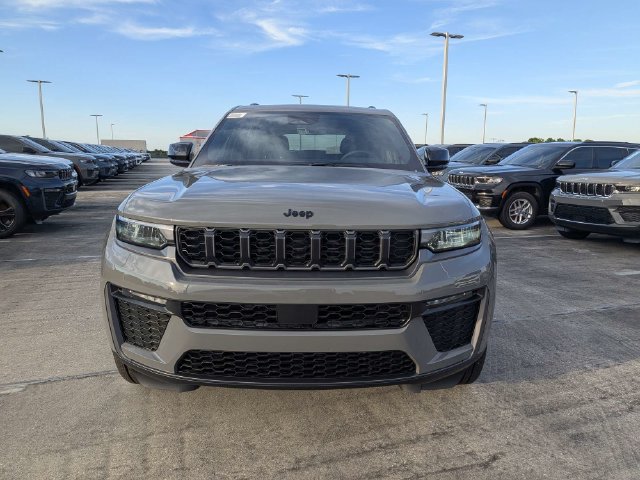 New 2027 Jeep Grand Cherokee Limited w/ Limited Altitude Package AWD/4WD image 9