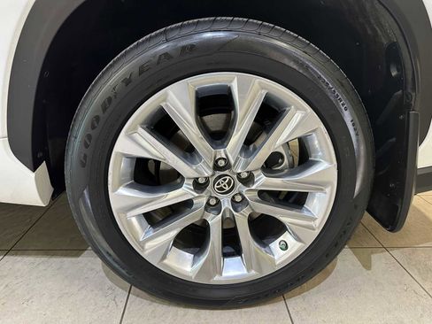 Certified 2022 Toyota Highlander Limited image 8