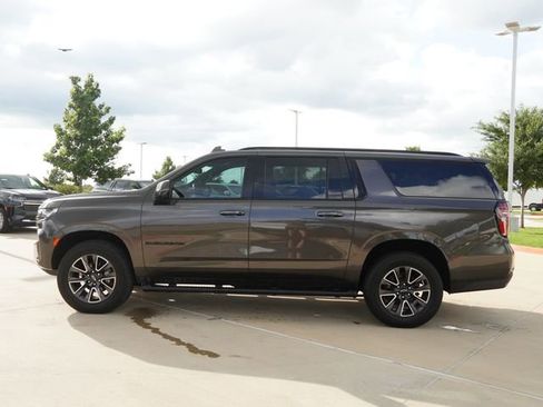 Used 2021 Chevrolet Suburban Z71 w/ Luxury Package AWD/4WD image 6