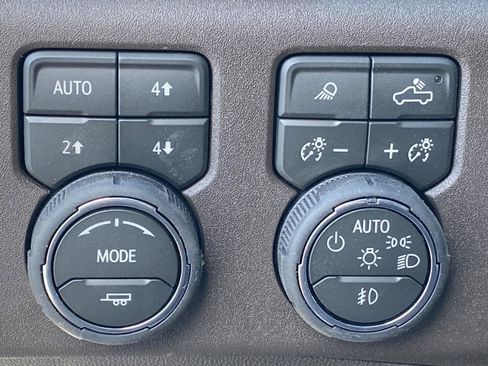 New 2026 Chevrolet Silverado 1500 LTZ w/ LTZ Premium Package AWD/4WD image 16