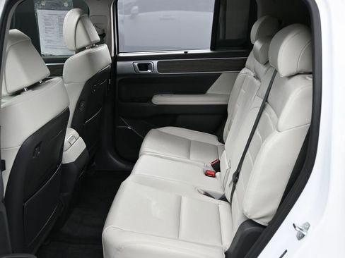 Used 2024 Hyundai Santa Fe Limited image 34