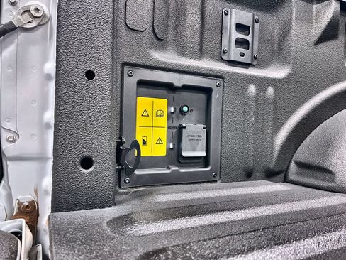 Used 2025 Ford F150 Lightning XLT AWD/4WD image 27