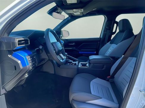 Used 2025 Toyota Tacoma image 21