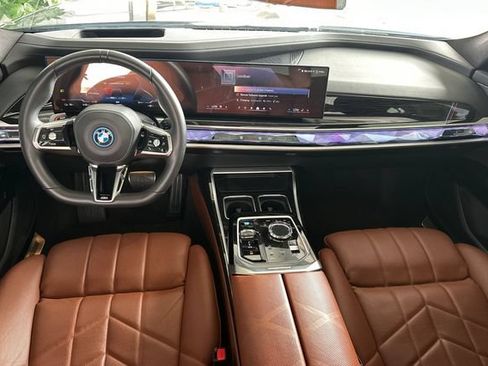 Used 2025 BMW i7 xDrive60 w/ Executive Package AWD/4WD image 16