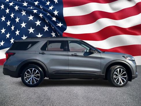 Certified 2025 Ford Explorer ST-Line AWD/4WD image 4