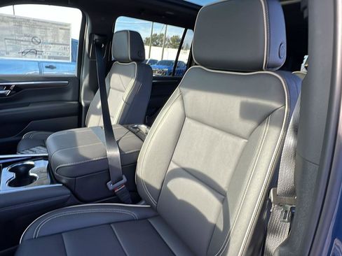 New 2026 Chevrolet Suburban Premier w/ Sun And Tow Package AWD/4WD image 15