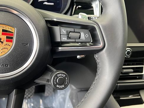 Used 2026 Porsche Macan AWD/4WD image 9