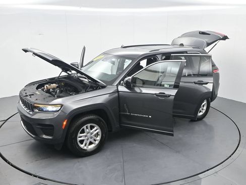 Used 2024 Jeep Grand Cherokee Laredo RWD image 41