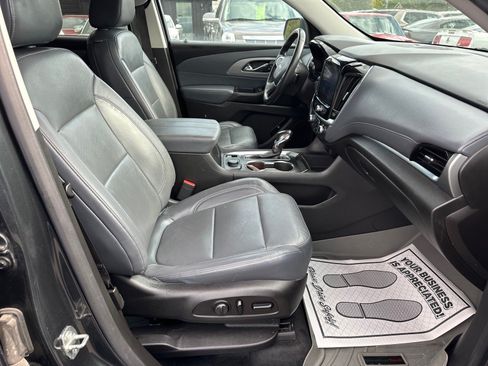 Used 2021 Chevrolet Traverse LT w/ LPO, 'HIT The Road' Package AWD/4WD image 23