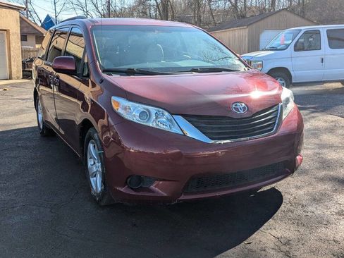 Used 2011 Toyota Sienna LE w/ Towing Pkg image 27