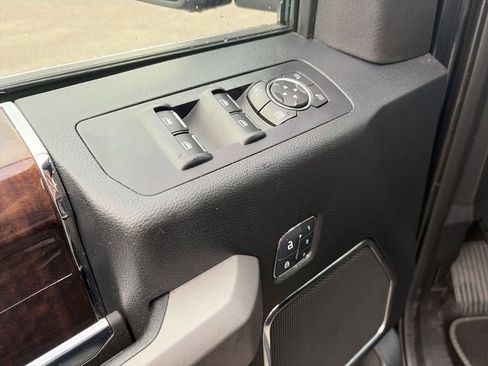 Used 2015 Ford F150 Platinum w/ Equipment Group 701A Luxury RWD image 18