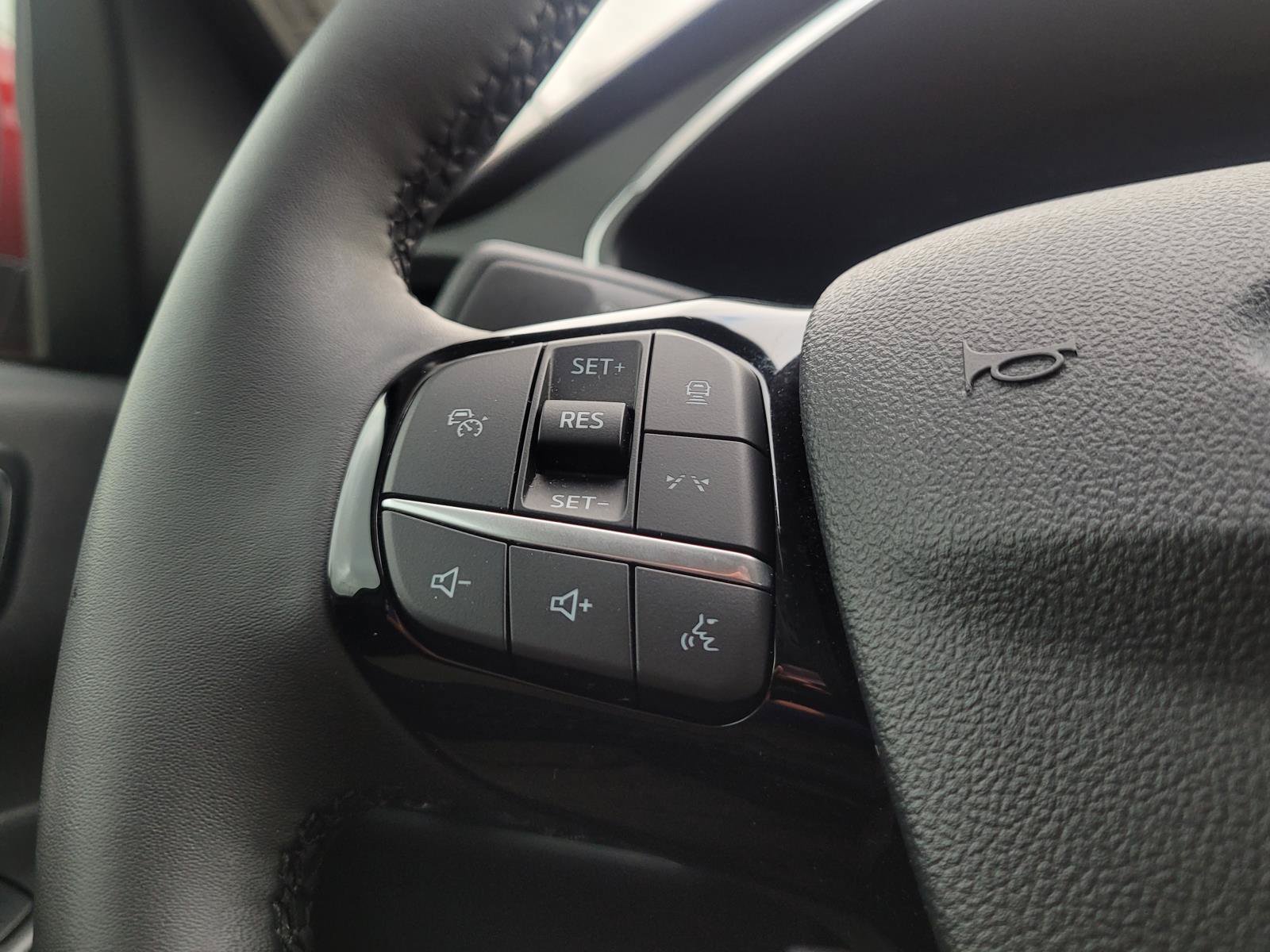 Used 2024 Ford Escape Platinum AWD/4WD image 9