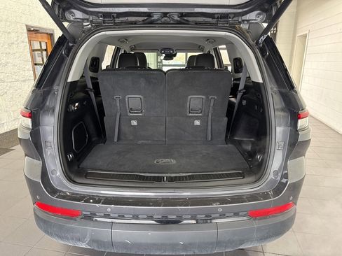 Used 2023 Jeep Grand Cherokee L Limited w/ Black Appearance Package image 9