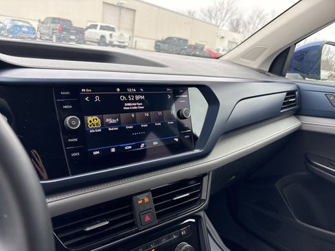 Used 2024 Volkswagen Taos SE image 20