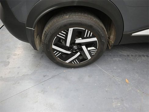 Certified 2025 Nissan Kicks SV w/ Charging Package image 9