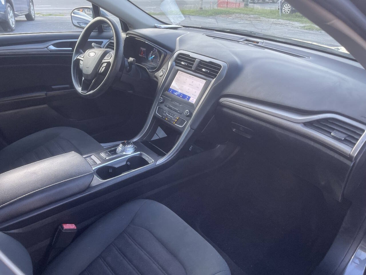 Used 2020 Ford Fusion SE FWD image 26