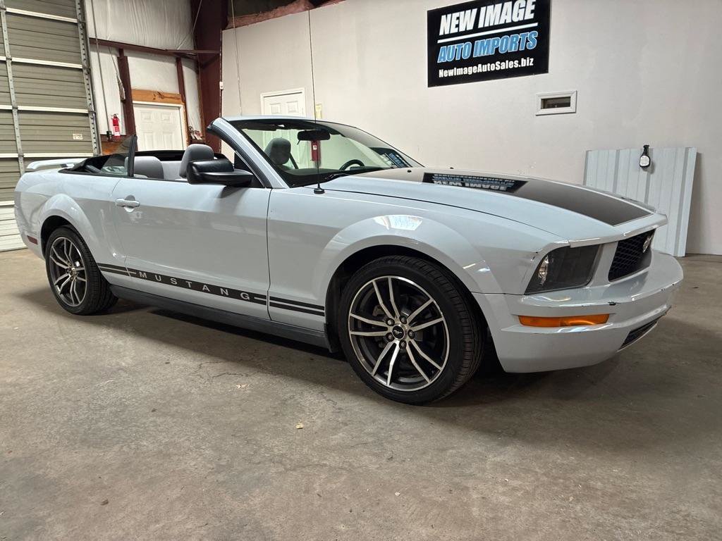 Used 2005 Ford Mustang Premium RWD image 4