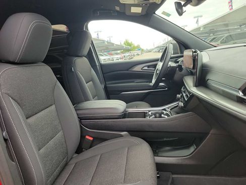 Used 2026 Chevrolet Traverse LT FWD image 18