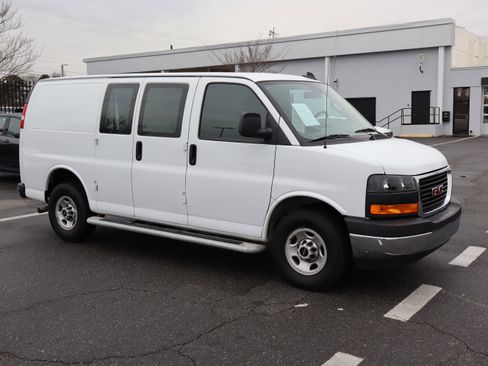 Used 2024 GMC Savana 2500 w/ Driver Convenience Package image 2