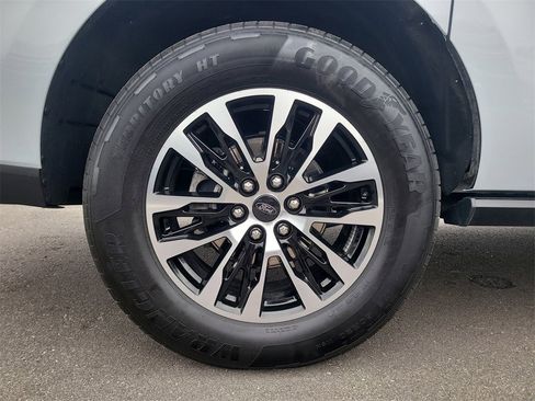 Used 2025 Ford Expedition Max Platinum image 5