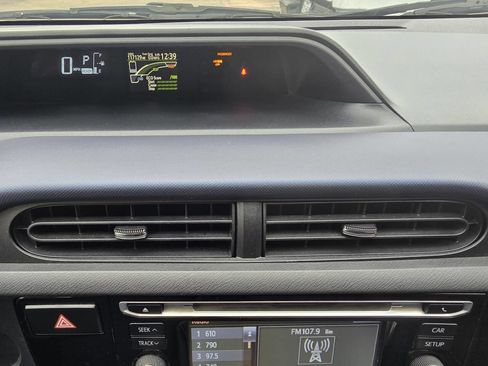 Used 2016 Toyota Prius C Two image 28