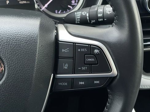 Used 2023 Toyota Highlander XLE image 15