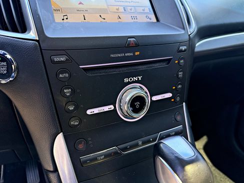Used 2018 Ford Edge Titanium w/ Technology Package AWD/4WD image 17